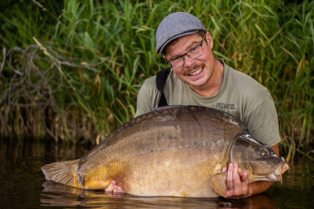 carpe en grand lac