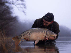 Pêches hivernales en gravière 